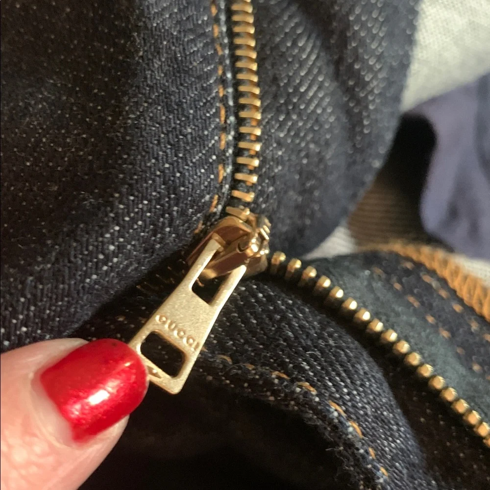 NEW Gucci Navy Blue Denim Jeans with Gold Chain and Button Accent New With Tags - Picture 12 of 15